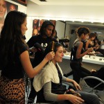 Alunos de Beleza preparam atores para "O Salto" (Foto: Lidi Cutrim)