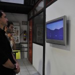 Visitantes assistem vídeo institucional (Foto: Lidi Cutrim)