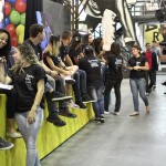 Equipe da TV Globo filma jovens