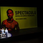 O coordenador geral Daniel Evangelista, a vice-presidente Marisa Orth e o presidente Gringo Cardia iniciam a cerimônia de entrega de certificados (Créditos: Nathalia Werneck)