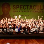 Jovens comemoram a formatura e os 15 anos da Spectaculu (Créditos: Nathalia Werneck)