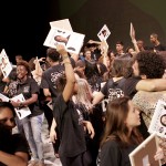 Jovens comemoram (Créditos: Matheus Meira)