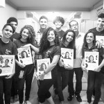 Jovens de Contrarregragem e Camarim posam com certificados (Créditos: Nathalia Werneck)