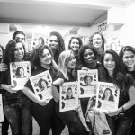 Jovens de Maquiagem posam com certificados (Créditos: Nathalia Werneck)