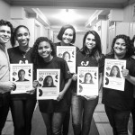 Jovens de Cabelo posam com certificados (Créditos: Nathalia Werneck)