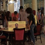 Convidados prestigiam exposição Cadernos de Inspiração no Salão Assyrio (Créditos: Matheus Meira)