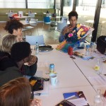 Ipojucan apresenta os portfólios criativos a alunos de projetos parceiros (Créditos: Sarah Macshane - British Council - 2015)