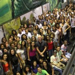 Alunos 2015 posam com Gringo Cardia, ao centro (Créditos: Gustavo Carlos)