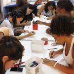 Rodízio de oficinas: aula de Beleza com a instrutora Dione Bento (Créditos: Julianne Gouveia)