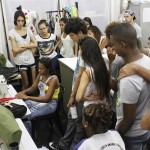 Rodízio de oficinas: aula de Costura & Figurino com a instrutora Maria Cecília Gomes (Créditos: Julianne Gouveia)