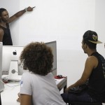 Rodízio de oficinas: aula de Montagem de Cenários com o instrutor Alex Augusto (Créditos: Julianne Gouveia)