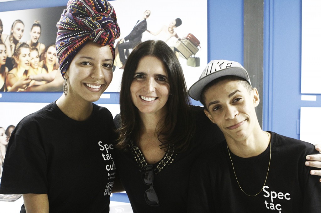 A madrinha Malu Mader visitou a mostra ao lado dos afilhados Marcely Azevedo e Ramon da Silva