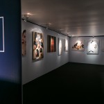 Exposição Women In Gold, apresentada aos convidados da festa de lançamento do perfume King Of Seduction, de Antonio Banderas (Foto: Bruno Ryfer)