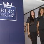 Jovens da Spectaculu atuam como monitoras da exposição Women in Gold (Foto: Julianne Gouveia)