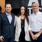 Os diretores da Spectaculu Vik Muniz, Malu Barretto e Gringo Cardia (Foto: Myllena Araújo)