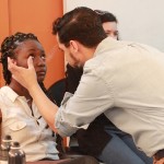 Juliana Xavier é maquiada antes de entrar em cena (Foto: Alunos Fotografia 2015)