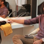 Lázaro Ramos aguarda na Sala de Cabelo, transformada em camarim para a gravação (Foto: Alunos Fotografia 2015)