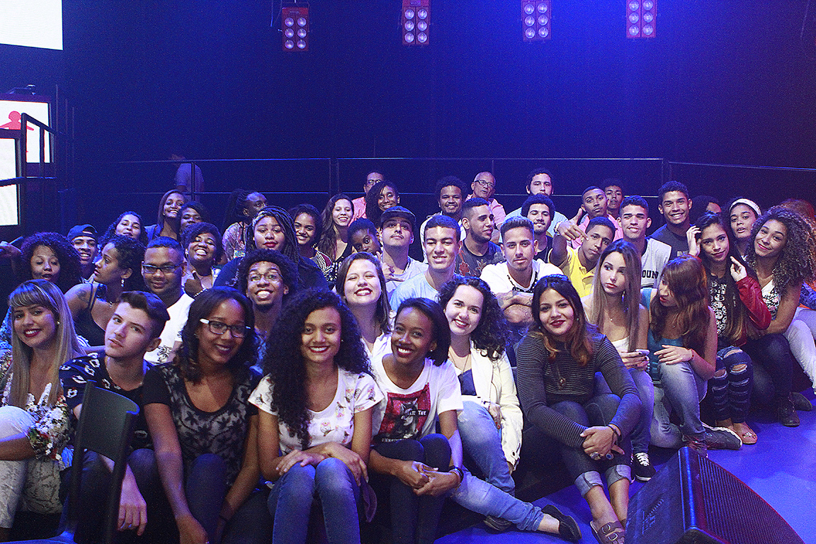 Jovens na plateia do show do Criança Esperança 2015