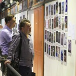 Paul Heritage (People's Palace Projects) e Graham Sheffield (British Council UK) prestigiam trabalhos de alunos do Núcleo de Arte e Tecnologia (Foto: Pedro Werneck)