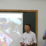 Simon Dancey propõe ação à plateia (Foto: Pedro Werneck)