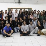 Alguns dos participantes, convidados e equipe Spectaculu posam juntos ao final do Seminário Novos Rumos (Foto: Camila Mariel)