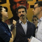 A coordenadora administrativa da Spectaculu Katiane de Souza, o presidente da Funarte Francisco Bosco e representante da Funarte durante evento na escola (Foto: Camila Mariel)