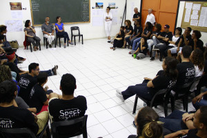 Flavia Meireles, George Emilio Sanchez e Patricia Hoffbauer conversam com os alunos da Spectaculu ao lado do coordenador geral da Spectaculu Daniel Evangelista e do presidente Gringo Cardia