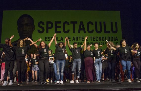 Alunos comemoram a Formatura 2018 da Spectaculu. (Créditos: Myllena Araújo / Spectaculu)